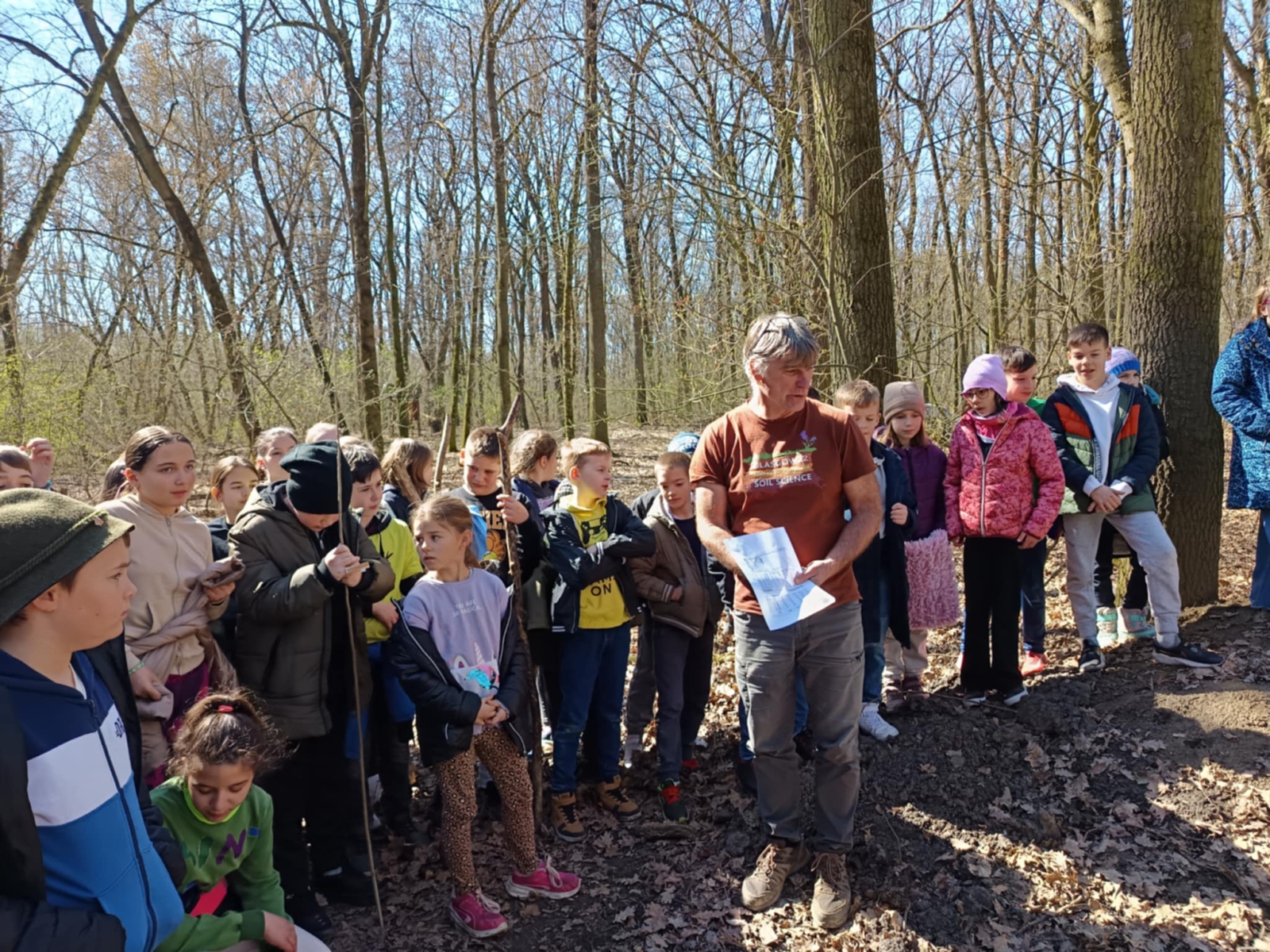 Farkasszigeti látogatás - talajszelvény megtekintése