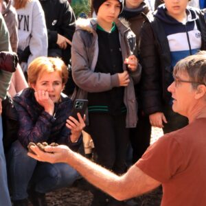 Farkasszigeti látogatás - talajszelvény megtekintése