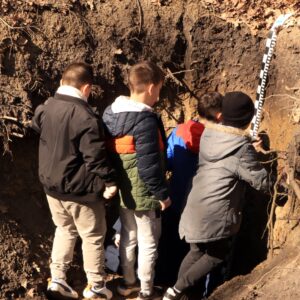 Farkasszigeti látogatás - talajszelvény megtekintése