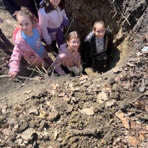 Farkasszigeti látogatás - talajszelvény megtekintése