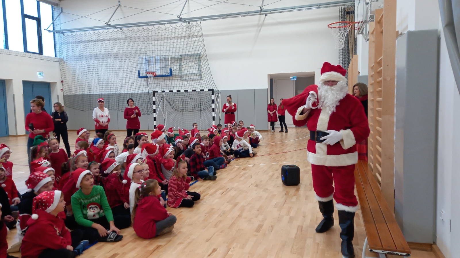 MIKULÁS AZ ERŐSSBEN